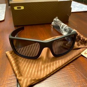 Men’s Oakley Sunglasses